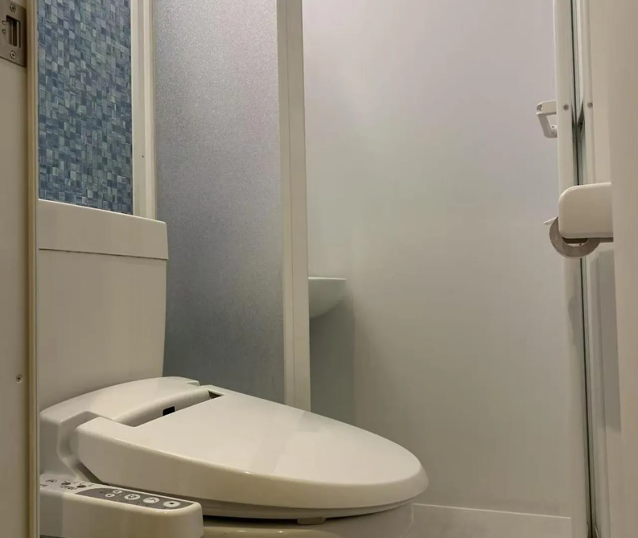 Floral Hotel - Sakaisuji-Honmachi Osaka