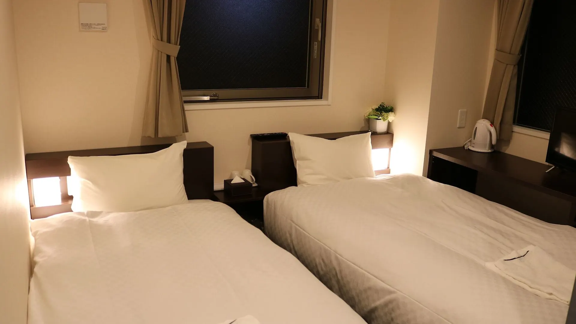 Floral Hotel - Sakaisuji-Honmachi Osaka